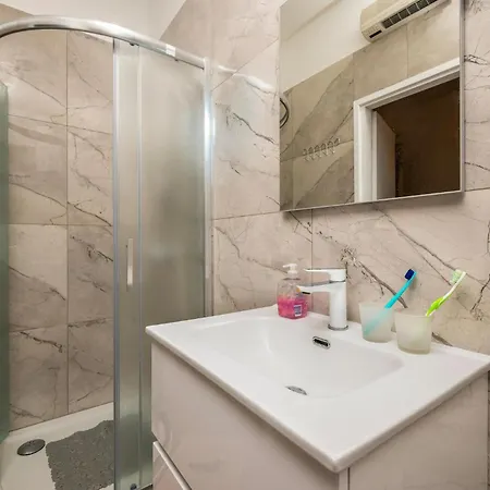 1 Bedroom Beautiful In * プーラ