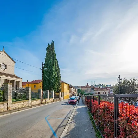 1 Bedroom Beautiful In Apartment *