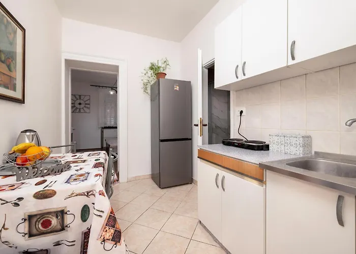 1 Bedroom Beautiful In Apartment Pula