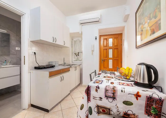 1 Bedroom Beautiful In