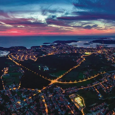 1 Bedroom Beautiful In Apartamento *