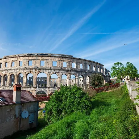 Apartamento 1 Bedroom Beautiful In *